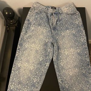 Size 5 white detailed denim